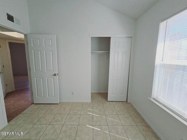 Building Photo - 7219 Oval Rock Dr