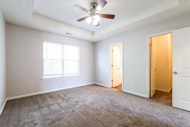 Building Photo - 430 Summer Hill Cir