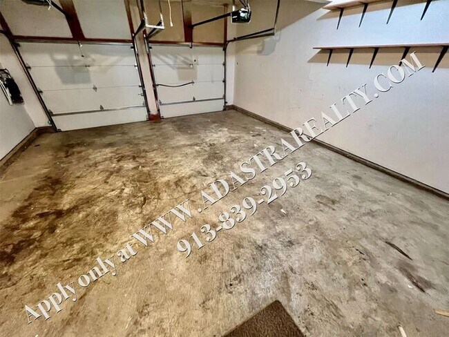 Building Photo - Updated 4 Bed 2.5 Bath in Olathe-Available...