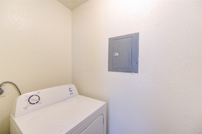 Building Photo - 6500 Sands Point Dr