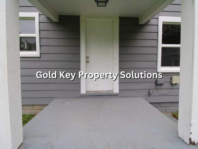 Building Photo - Updated 2 BR 1 BA House with Central Air and Garage (SECTION 8 APPROVED)