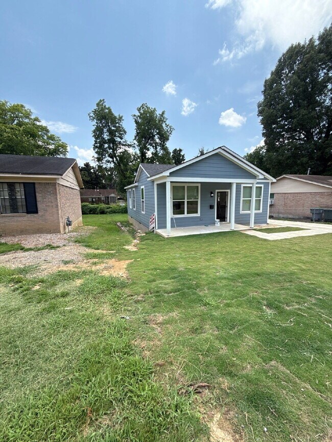 Building Photo - Fully Renovated Spacious 3BR in South Memphis – Section 8 Welcome