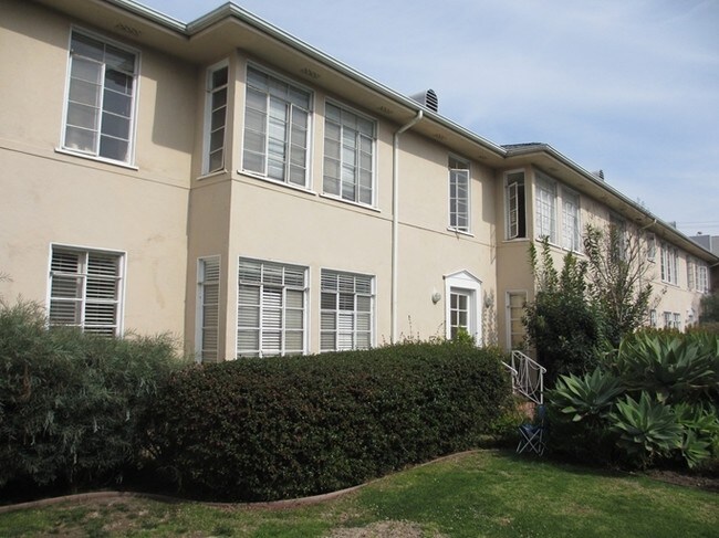 Building Photo - 614-618 San Vicente Blvd
