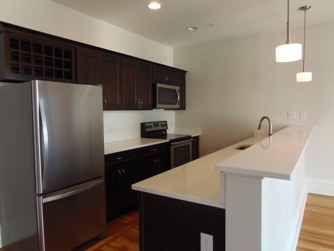 Building Photo - Troy Properties