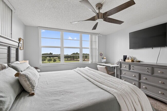 Building Photo - 3001 W Rolling Hills Cir