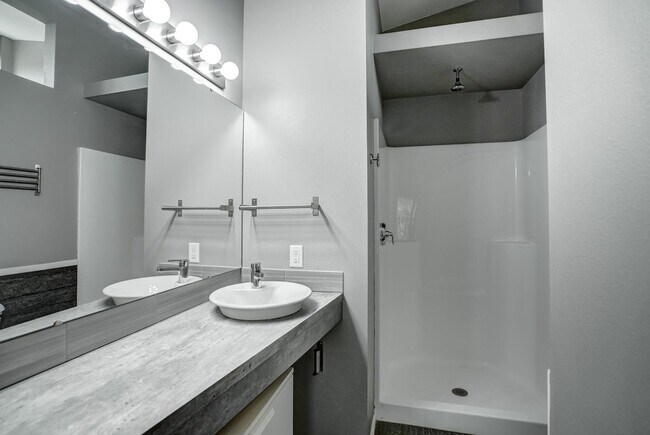 Building Photo - 3048 Anderberg Dr