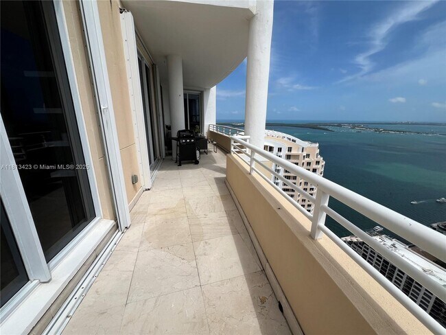 Building Photo - 848 Brickell Key Dr