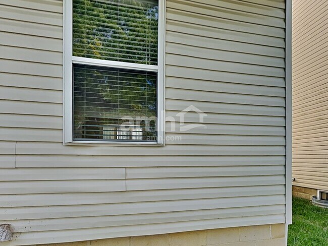 Building Photo - 2419 Hoose Dr