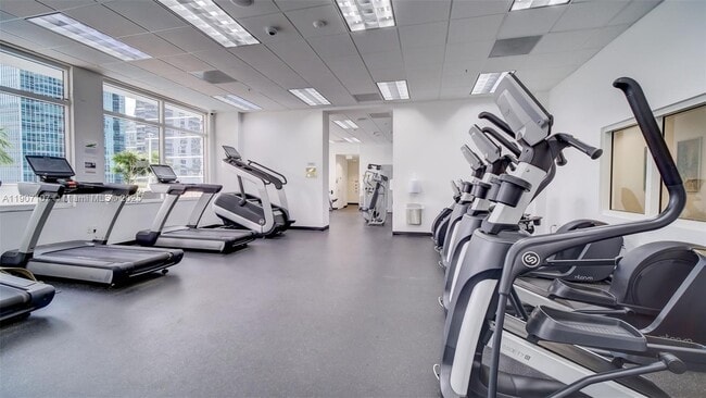 Building Photo - 1200 Brickell Bay Dr