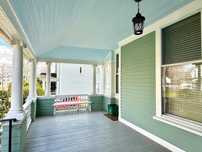 Building Photo - 114 Church St