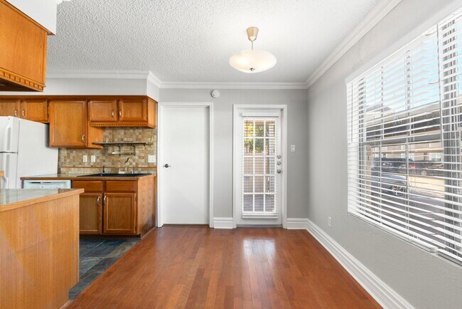 Building Photo - 2750 Holly Hall St