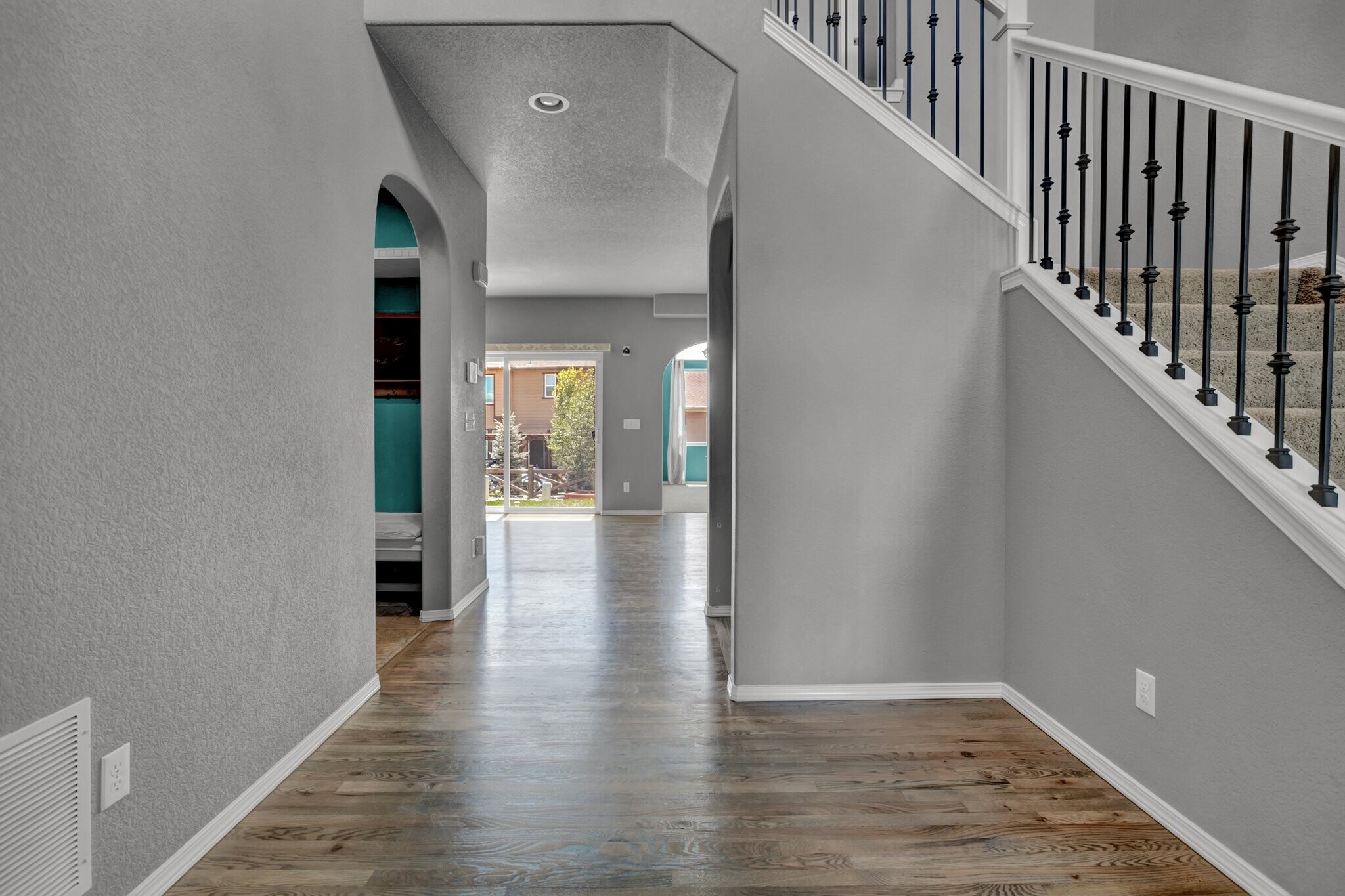 foyer - 7272 Jagged Rock Cir