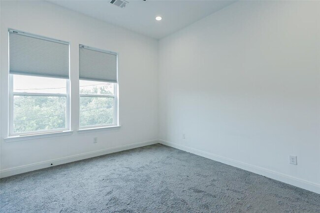 Building Photo - 7810 Kenton St