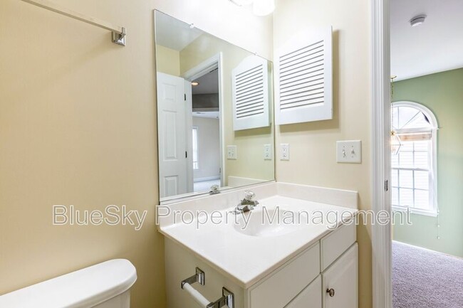Building Photo - 2304 Ravenswood Ct