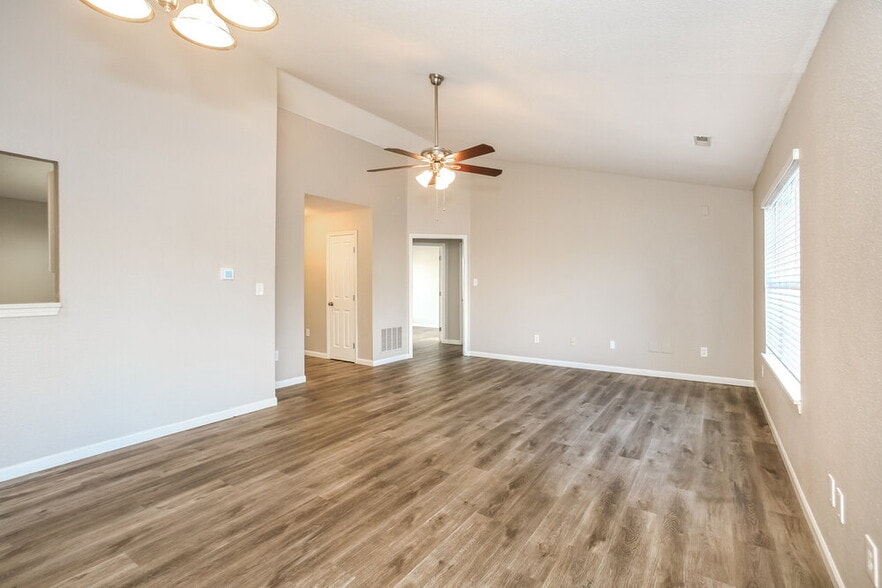 Building Photo - 6566 Crossbridge Dr