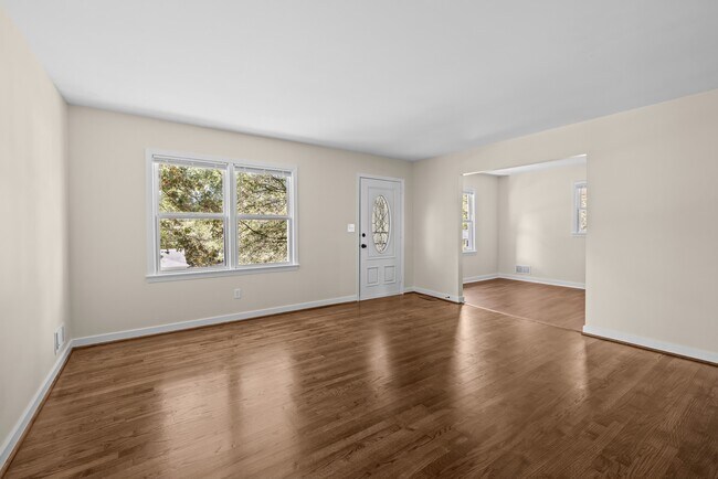 Building Photo - 1153 Linwood St