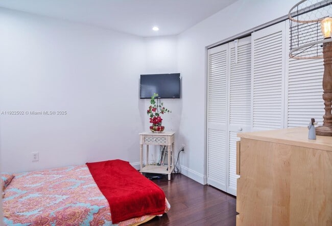 Building Photo - 1140 Chestnut Ln