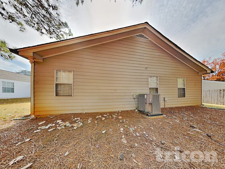 Building Photo - 270 Hayward Ln