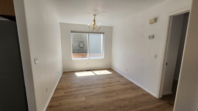 Building Photo - 1405 Mulberry Ln