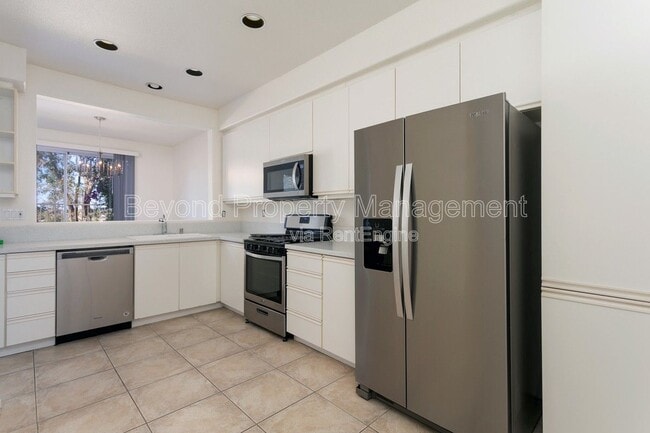 Building Photo - 9477 Questa Pointe