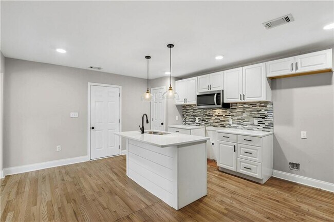 Building Photo - 2866 Belvedere Ln