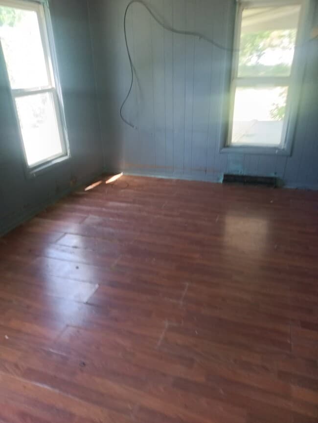 Building Photo - 313 S Dye St