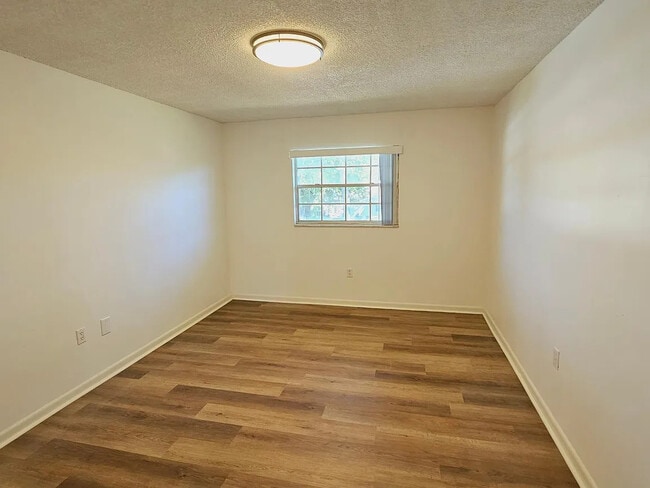 Building Photo - 1112 W Main St