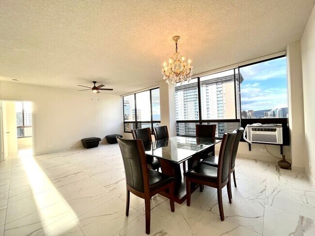 Primary Photo - Kakaako: 2 Bed, 2 Bath, 2 Parking with Sto...