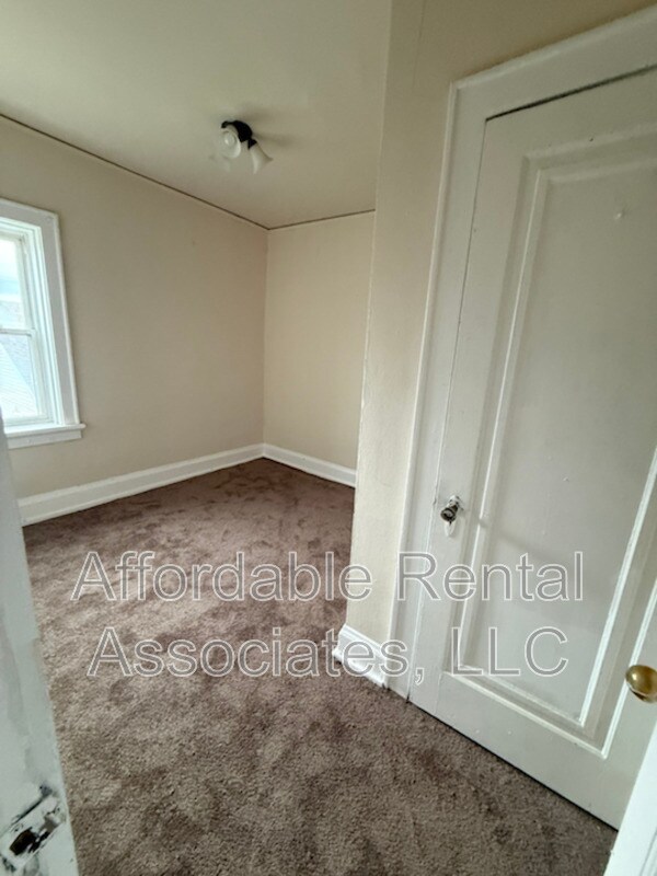 Building Photo - 1020 W National Ave