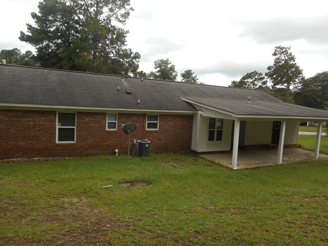Building Photo - 3726 Crest Dr