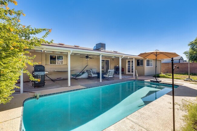 Building Photo - 5352 W Port Au Prince Ln