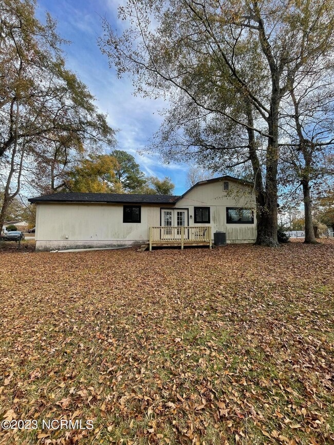 Building Photo - 1002 Stillwood Cir