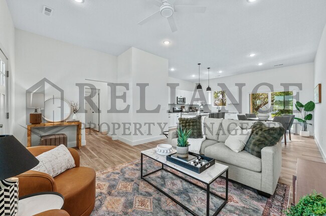 Building Photo - 619 Elmwood St