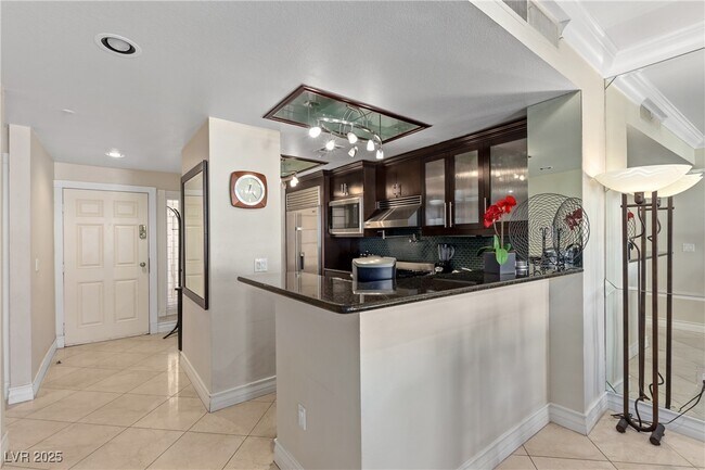 Building Photo - 260 E Flamingo Rd