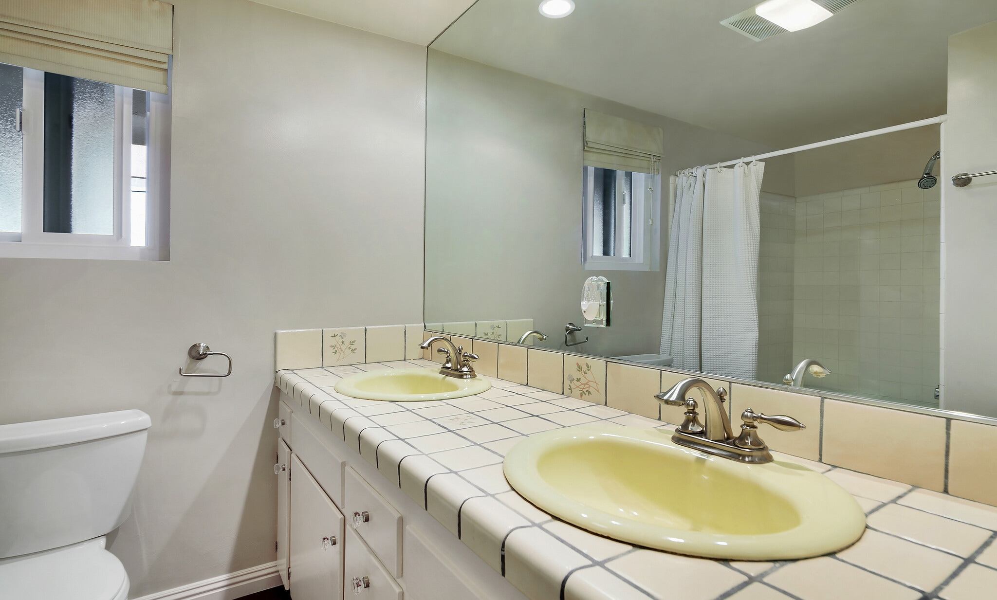 Building Photo - 1734 N Fuller Ave