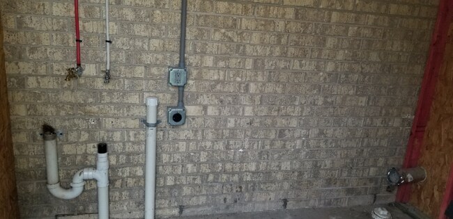 Building Photo - 4013 Amoor Ave