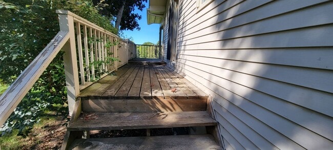 Building Photo - Beautiful home with peek a boo views of West Bay on Old Mission Peninsula