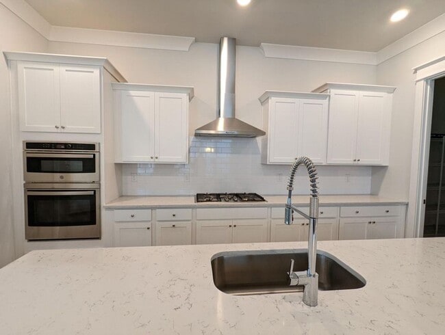 Building Photo - Beautiful 4 Bedroom Home Located on John's...