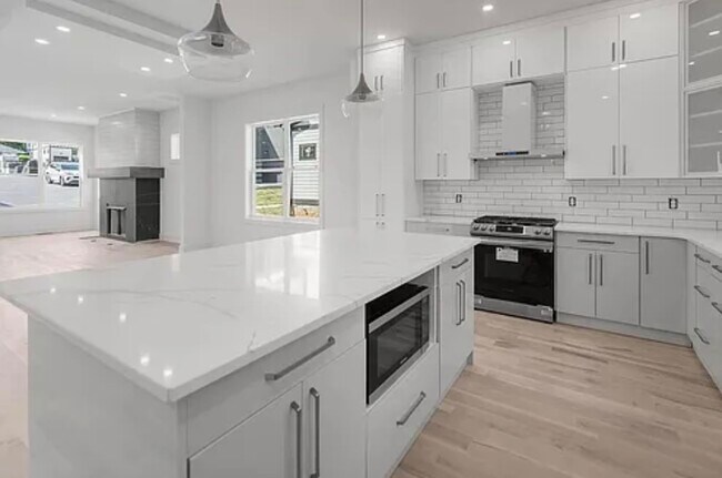 Building Photo - 2323 Carter Ave