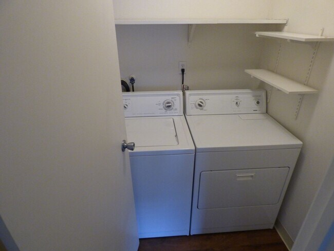 Building Photo - $0 DEPOSIT OPTION. SPACIOUS 2-BEDROOM, 2-B...