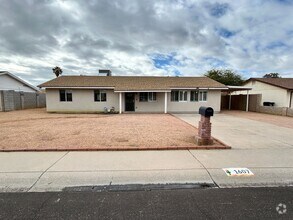 Building Photo - Heavily Upgraded N. Phx 4/2 w/Pool + 1 Car...