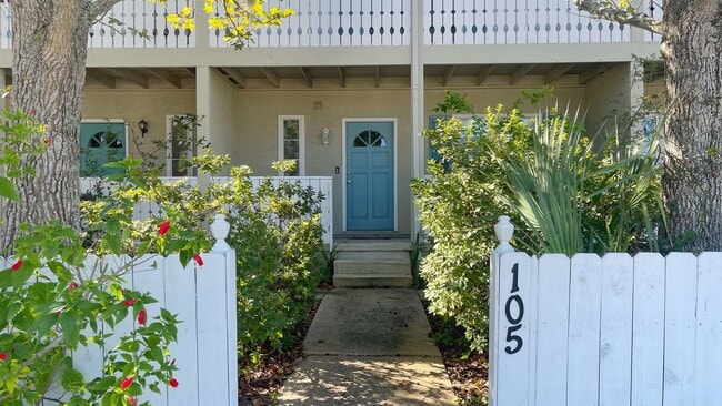 Building Photo - 105 Arricola Ave