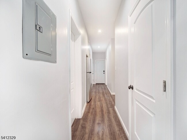 Building Photo - 209 N 4th St