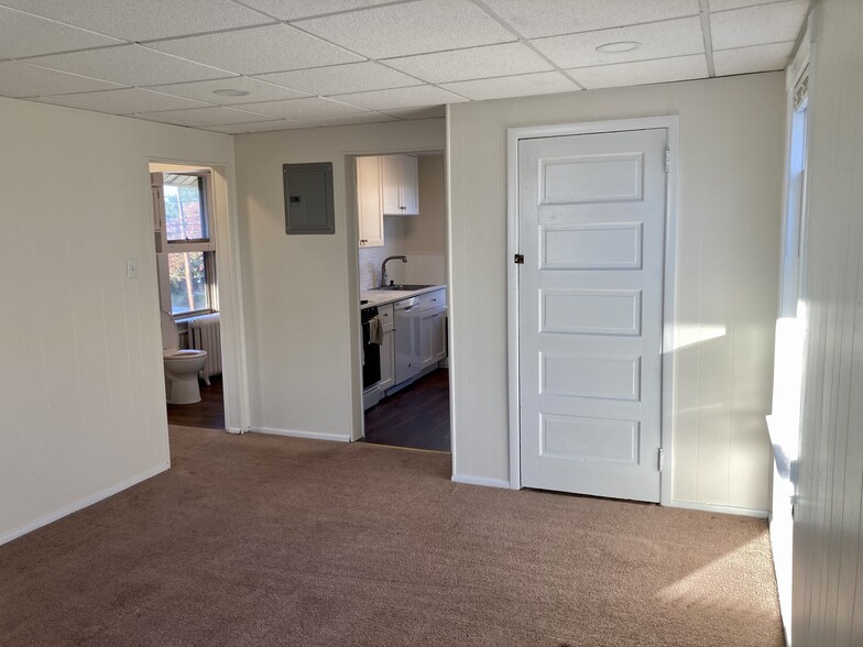 Building Photo - 502 Bell Rd