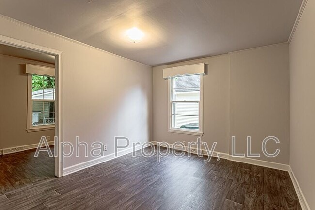 Building Photo - 8 Wrigley St