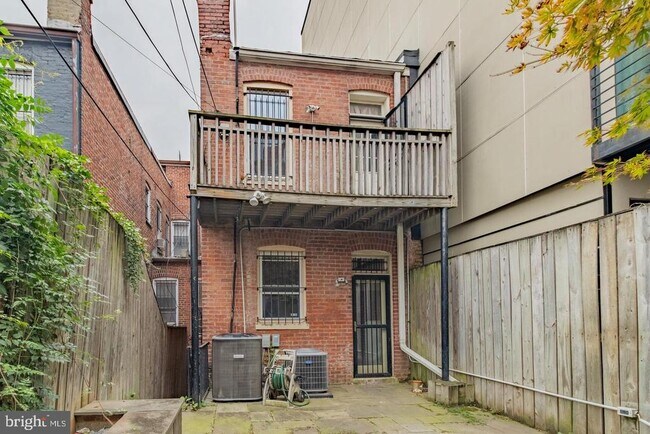 Building Photo - 1459 Chapin St NW