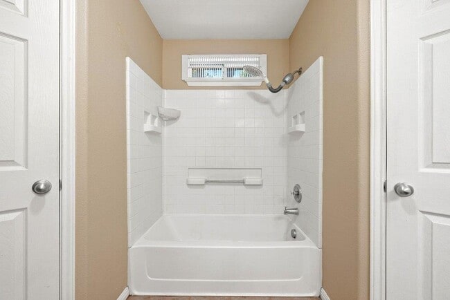 Building Photo - 5208 Sioux Ln