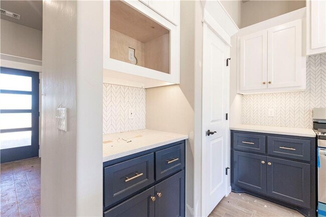 Building Photo - Beautiful 4 Bedroom 2 Bathroom Home in Deer Creek Schools with a Storm Shelter and Outdoor Fireplace