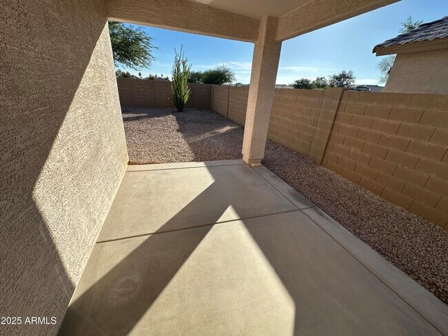 Building Photo - 1115 E Elm Rd