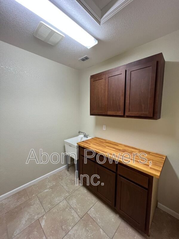 Building Photo - 7048 Greenford Way